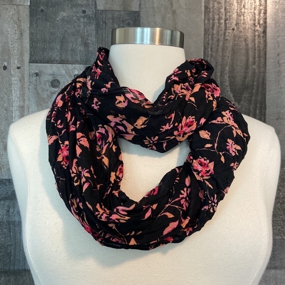 Gorgeous batik infinity scarf boho chic dark feminine floral whimsigoth witchy - Picture 5 of 10